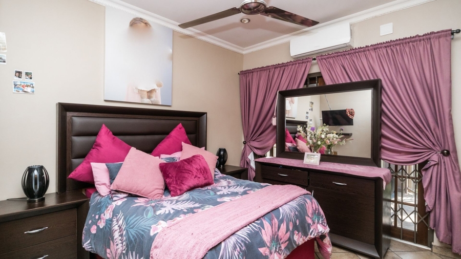 5 Bedroom Property for Sale in Protea Park North West